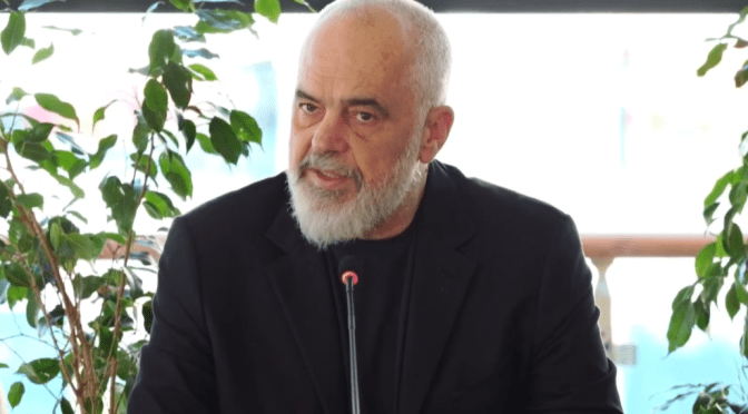 Përmbytjet/ Rama me kryetarët e bashkive: Situata u ndërlikua nga papërgjegjshmëria rrëqethëse e atyre që hedhin shishe dhe qese plastike