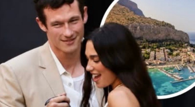 Nga Palermo me stil, Dua Lipa shkëlqen me një paraqitje unike në festimet e dasmës