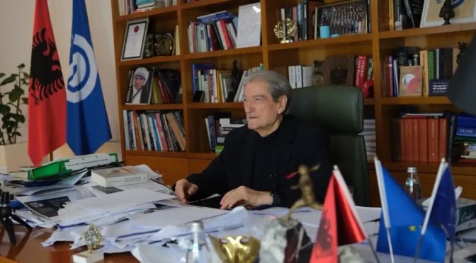 E kerkonin ne burg/ Reagon Berisha: Zgjidhja është një qeveri teknike dhe zgjedhje të parakohshme