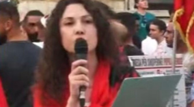 “Kemi fuqinë ta hedhim Edi Ramën!/ Qytetarja në protestë: “Thirrje për referendum dhe…