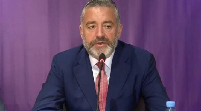 Klosi mbron reagimin e policisë: “U sulmuan deputetët, rendi duhej mbrojtur .Protesta po rrëshqet drejt guerilës