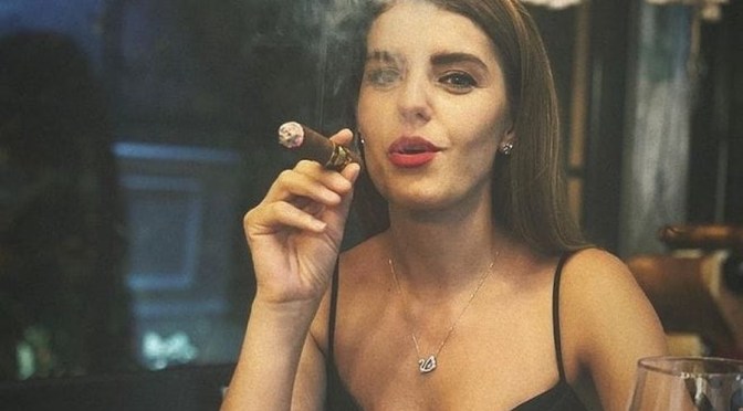 U arrestua me 58 kg kanabis në makinë, del nga burgu ish-zyrtarja e AKSHI-t