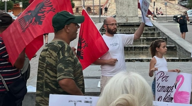 Protesta vazhdon në Korçë, qytetarët në unison me protestuesit e Tiranës