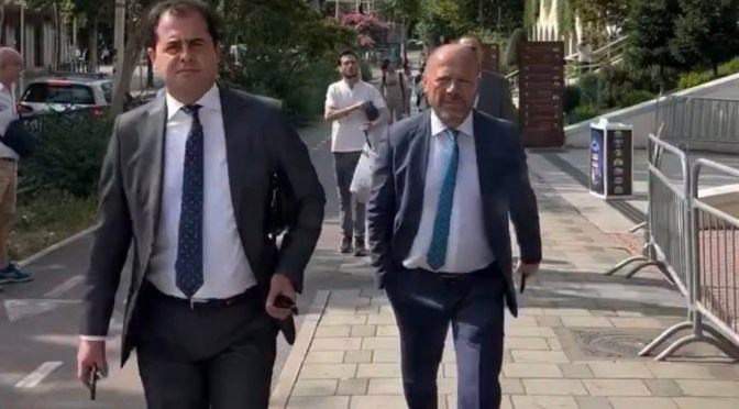 “Opozitë e shitur, opozitë e shitur…”, shikoni si tallen deputetët e PD….