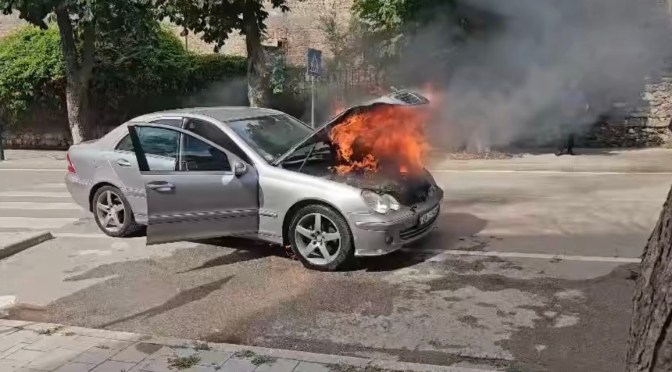 Digjet makina në Korçë…