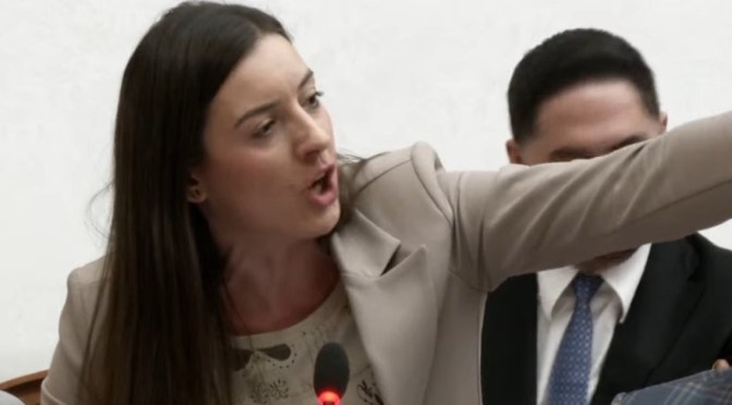 ‘Çohuni nga kafja’/ Zegjinea e shqetësuar: “Mos i intimidoni njerëzit! Askush s’mund të pengohet të pijë një kafe…