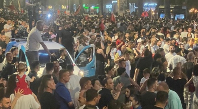 ‘Altin Likja’, komentuesi që e çmendi Shefin e Madh
