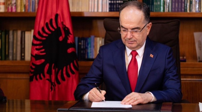 302 milionë dollarë nga SHBA për ushtrinë shqiptare, Begaj firmos dekretin