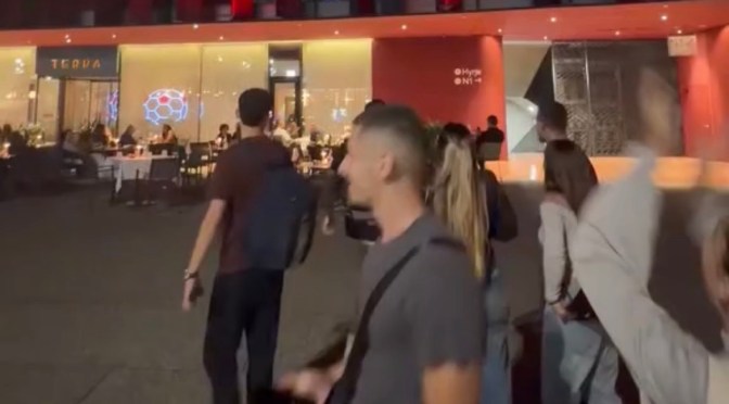 O hajdut ,te rrinjtë telendisin Ballën duke pirë kafe….