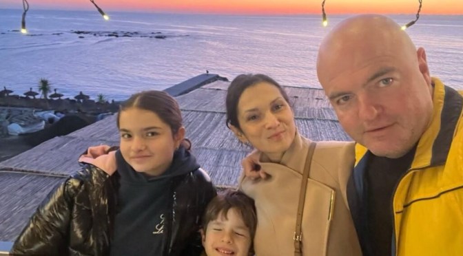 “Dashuria ime, nëna e fëmijëve të mi, sot na la” Deputeti Socialist humbet bashkëshorten, mesazhi prekës për ikjen e saj…