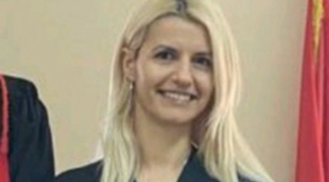 Pagat e bllokuara nga qeveria /Reagon gjyqtarja: “Kemi kredi dhe fëmijë për të ushqyer…
