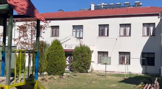 6 fëmijë përfundojnë në spital në Korçë, procedohen penalisht mjekja dhe drejtoresha e kopshtit