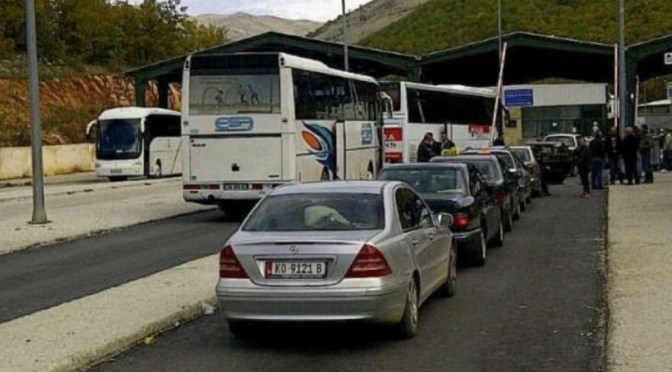 Doganierët e Kapshticës skanojnë kamionin nga Turqia, shohin silueta njerëzish në ekran dhe zbulojnë 6 emigrantë të fshehur
